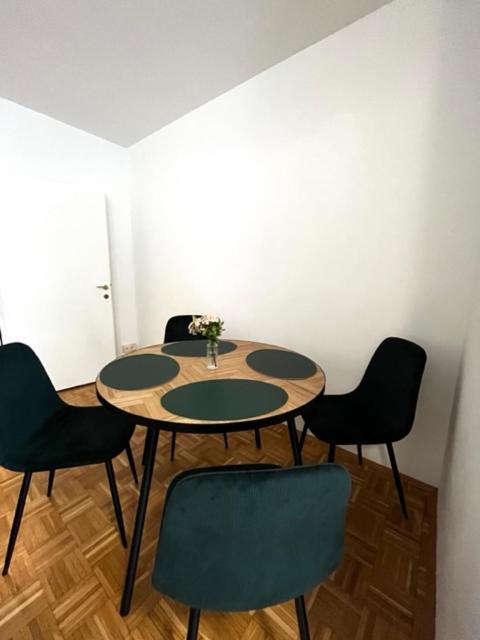 Ganze Ferienwohnung In Top Lage Mit Loggia Klagenfurt am Woerthersee Buitenkant foto